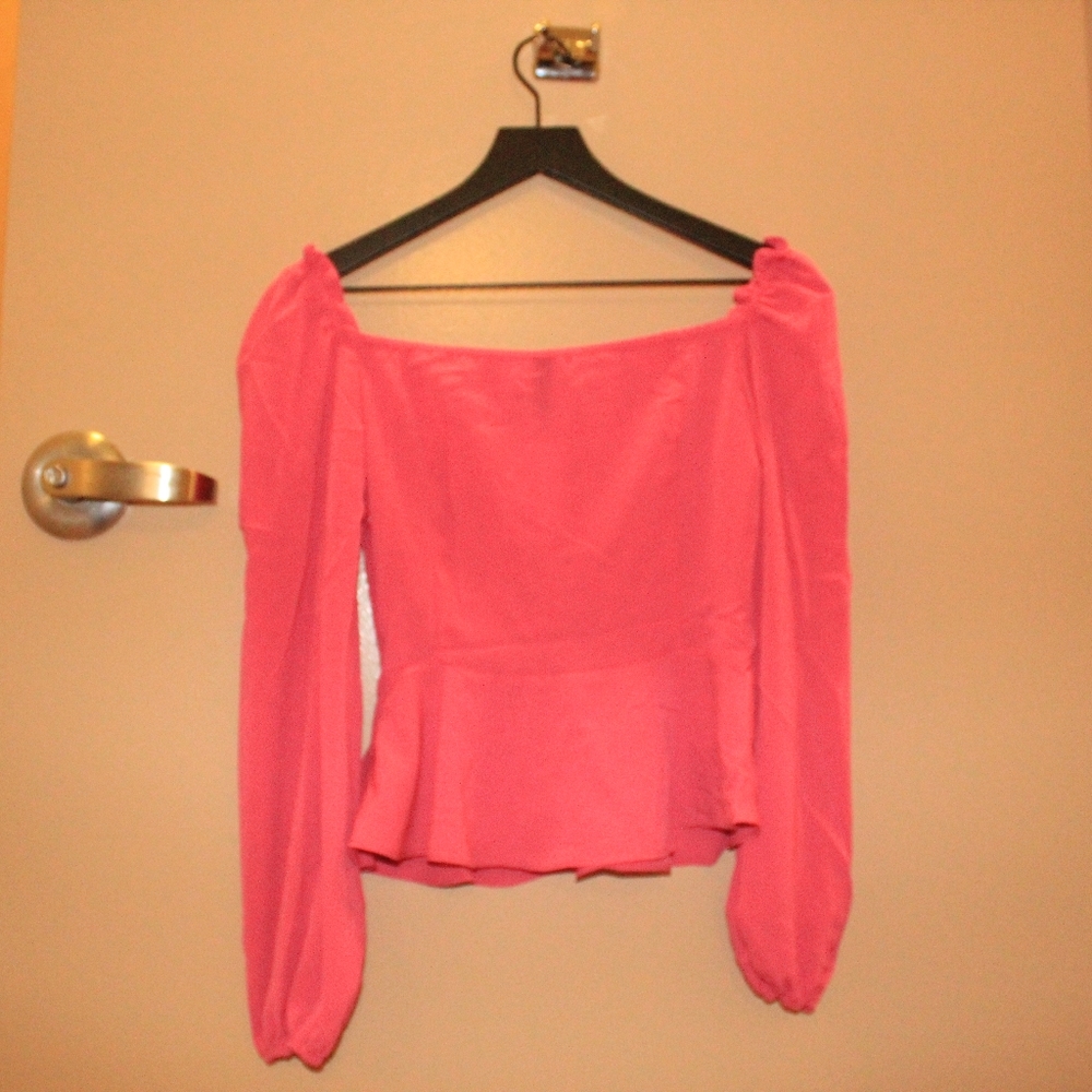 NWT Ruffled Blouse with Balloon Sleeve Mini-Peplum - Picture 6 of 6